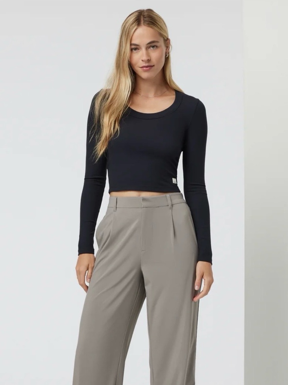 Vuori Pose Brown Long Sleeve Scoop Neck Top Lightweight Stretch Tee M
